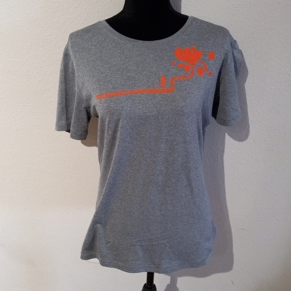 BROOKS size LARGE workout stretch top, like new